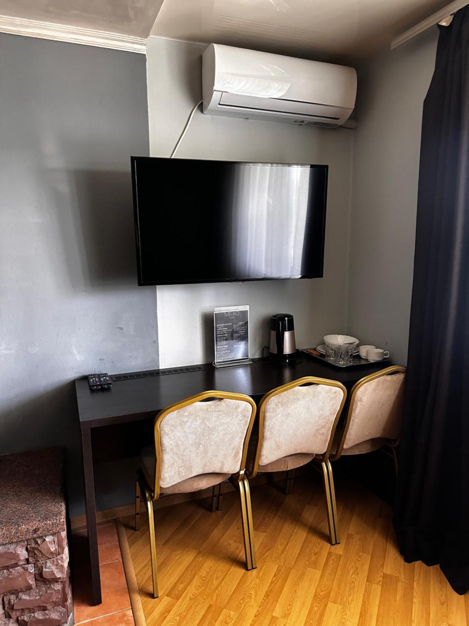 Like Hotel Kolomyia Exterior foto